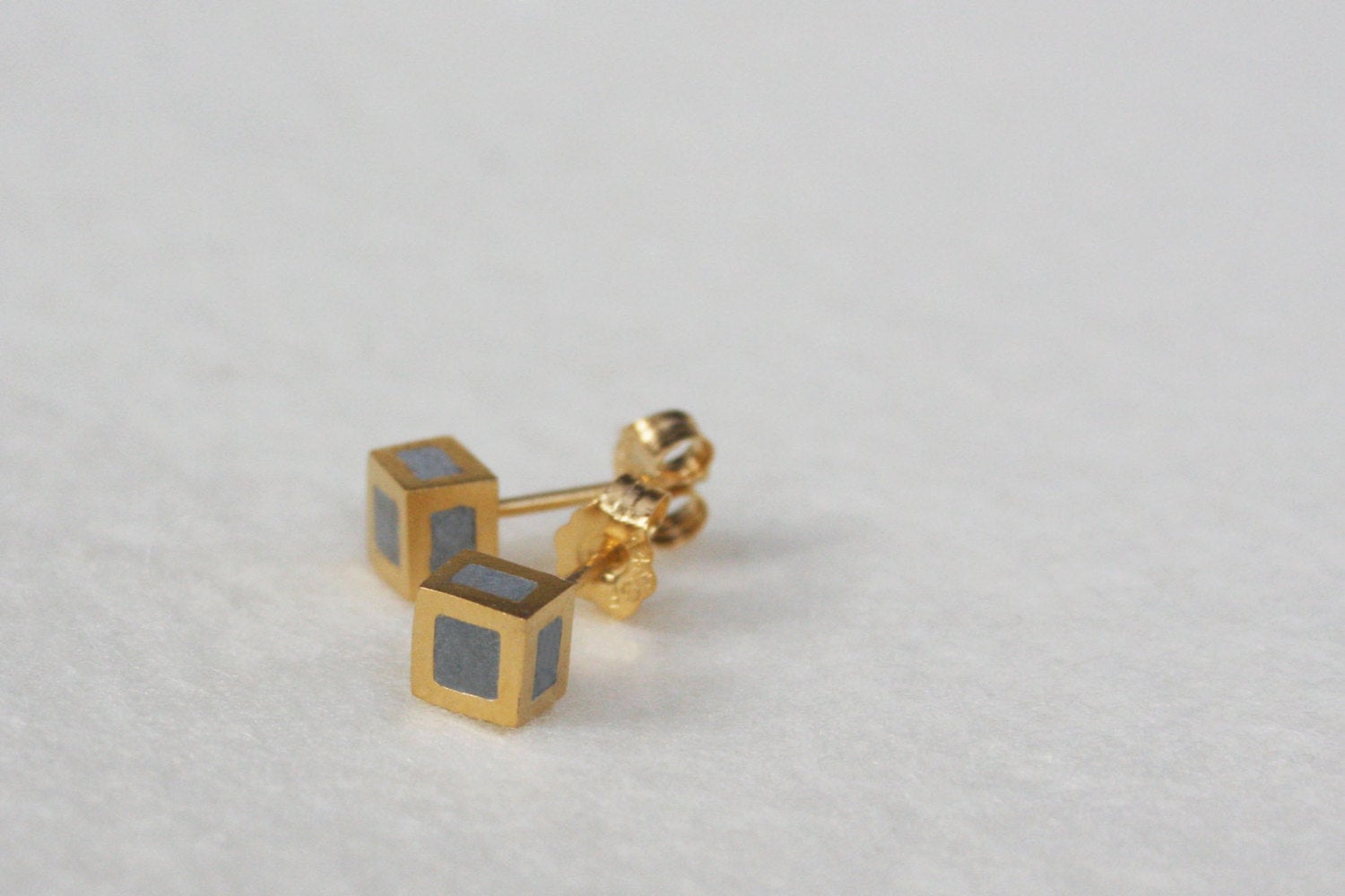 Minimalist geometric silver cube earrings - hs