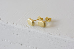 Rounded square shape earrings