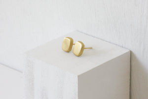 Rounded square shape earrings