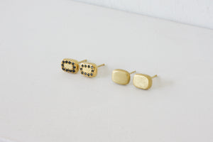 Rounded square shape earrings