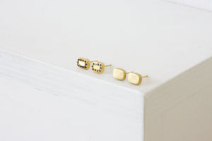 Rounded square shape earrings
