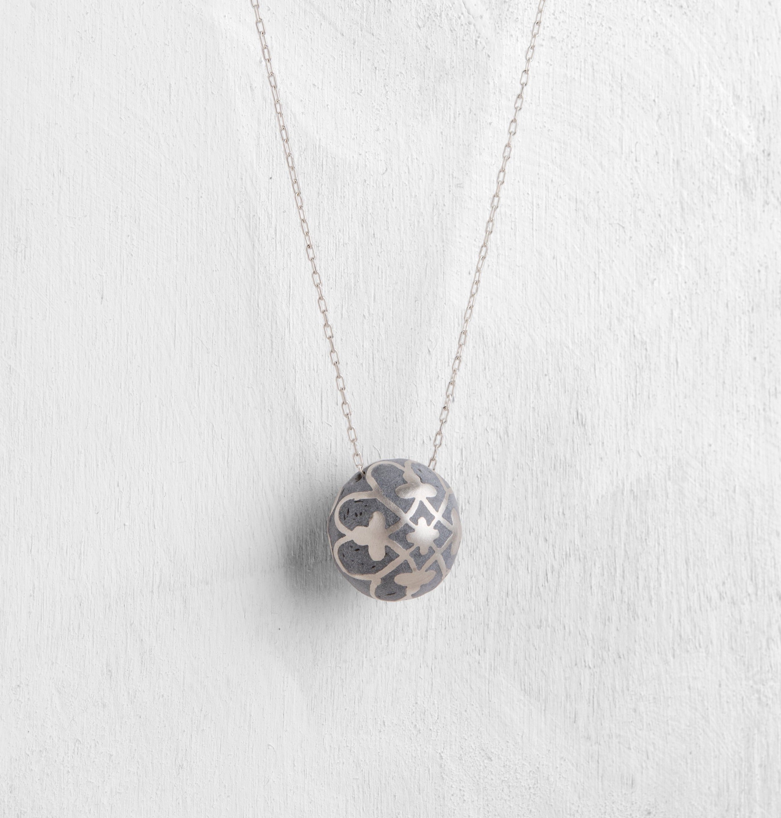 Ethnic silver & Concrete Ball Necklace - hs