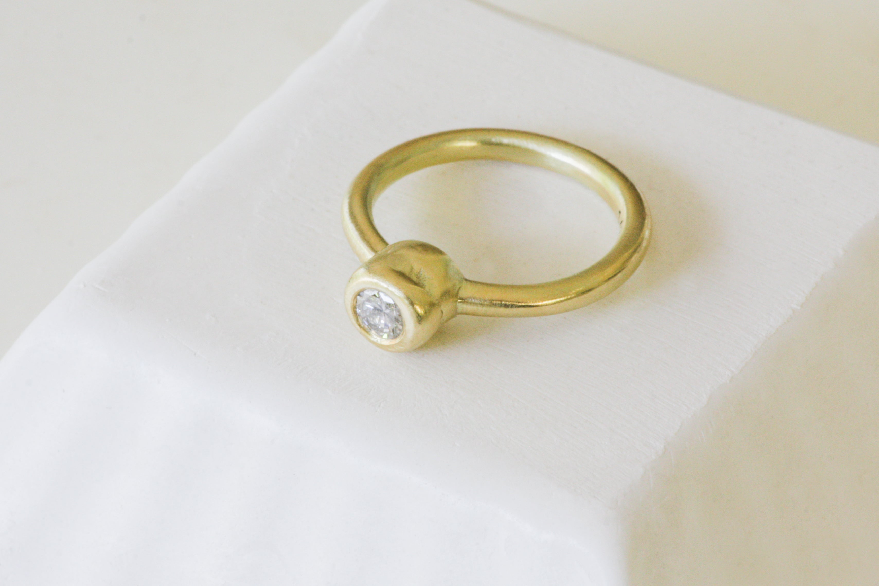 "ZOHAR" Ring - Impressive natural solitaire white diamond ring