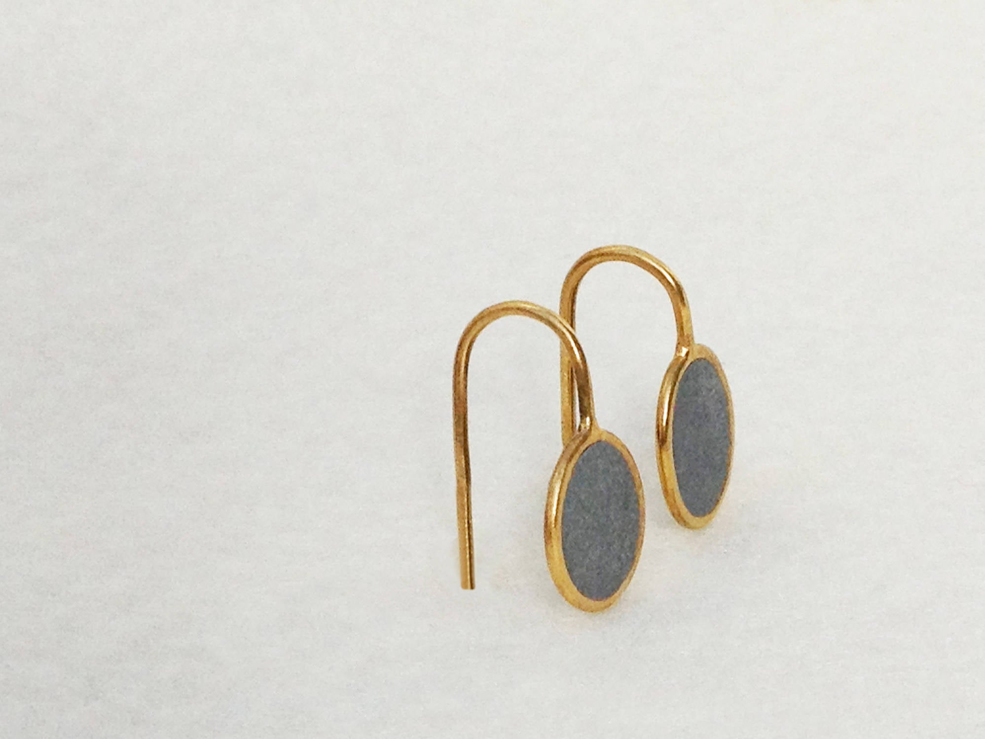 Classic round gold & concrete Dangle earrings - hs