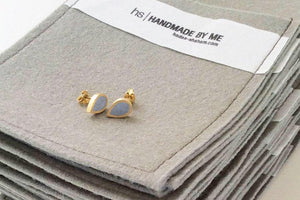 Tiny Minimalist Gold Teardrop Earrings - hs