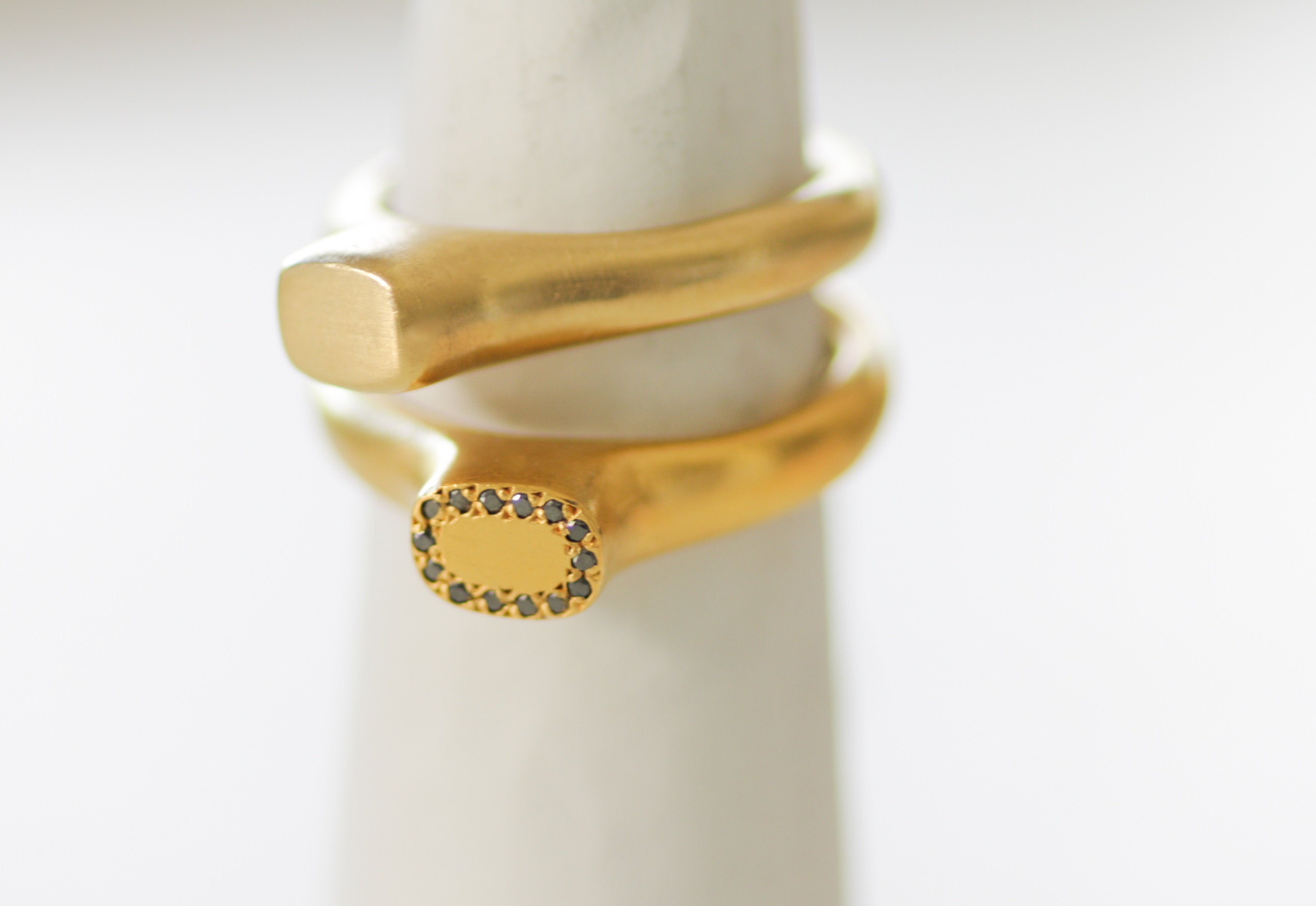 Black Diamond Signet Gold  Ring / Woman Signet Ring / Solid gold dainty ring / 14k Solid Gold Ring with Diamond / Flat Gold Ring - hs