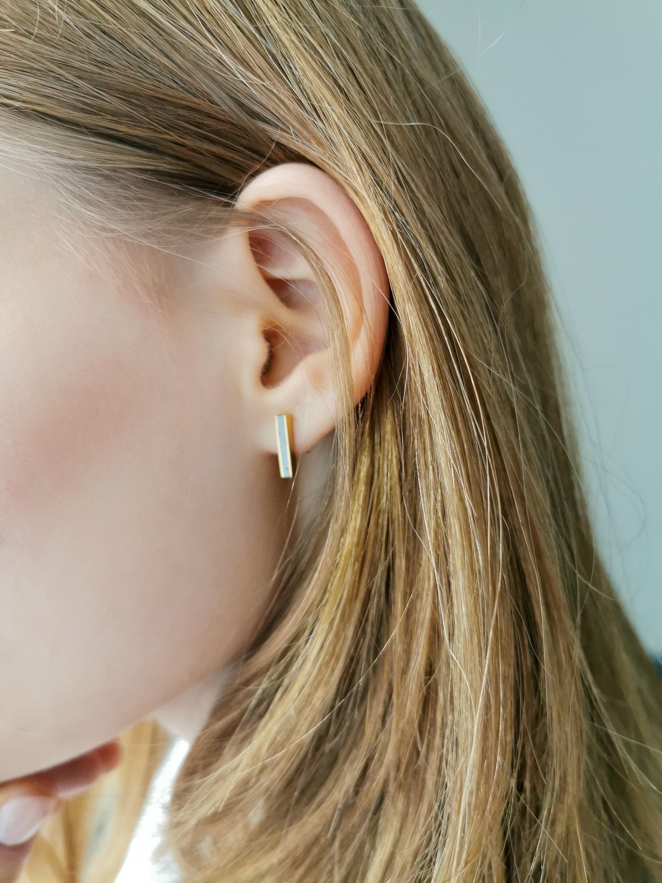 Tiny line gold & concrete bar earrings - hs