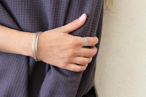 Silver and concrete bangle bracelet, concrete bangle, Minimalist silver bracelet, Contemporary bracelet, concrete jewelry, geometric jewelry - hs