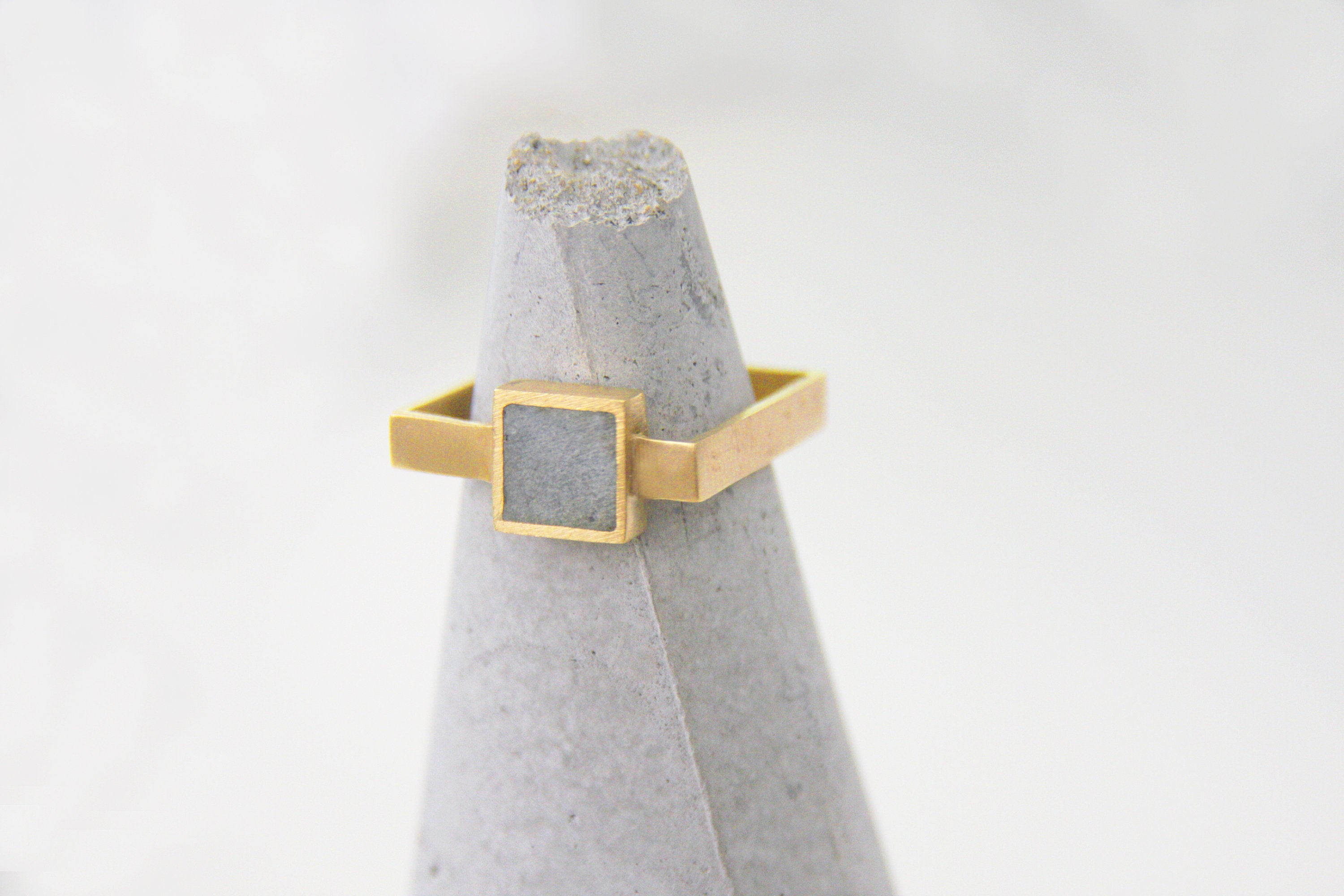 Gold Square Ring, Concrete Gold Ring, minimalist geometric Ring - hs