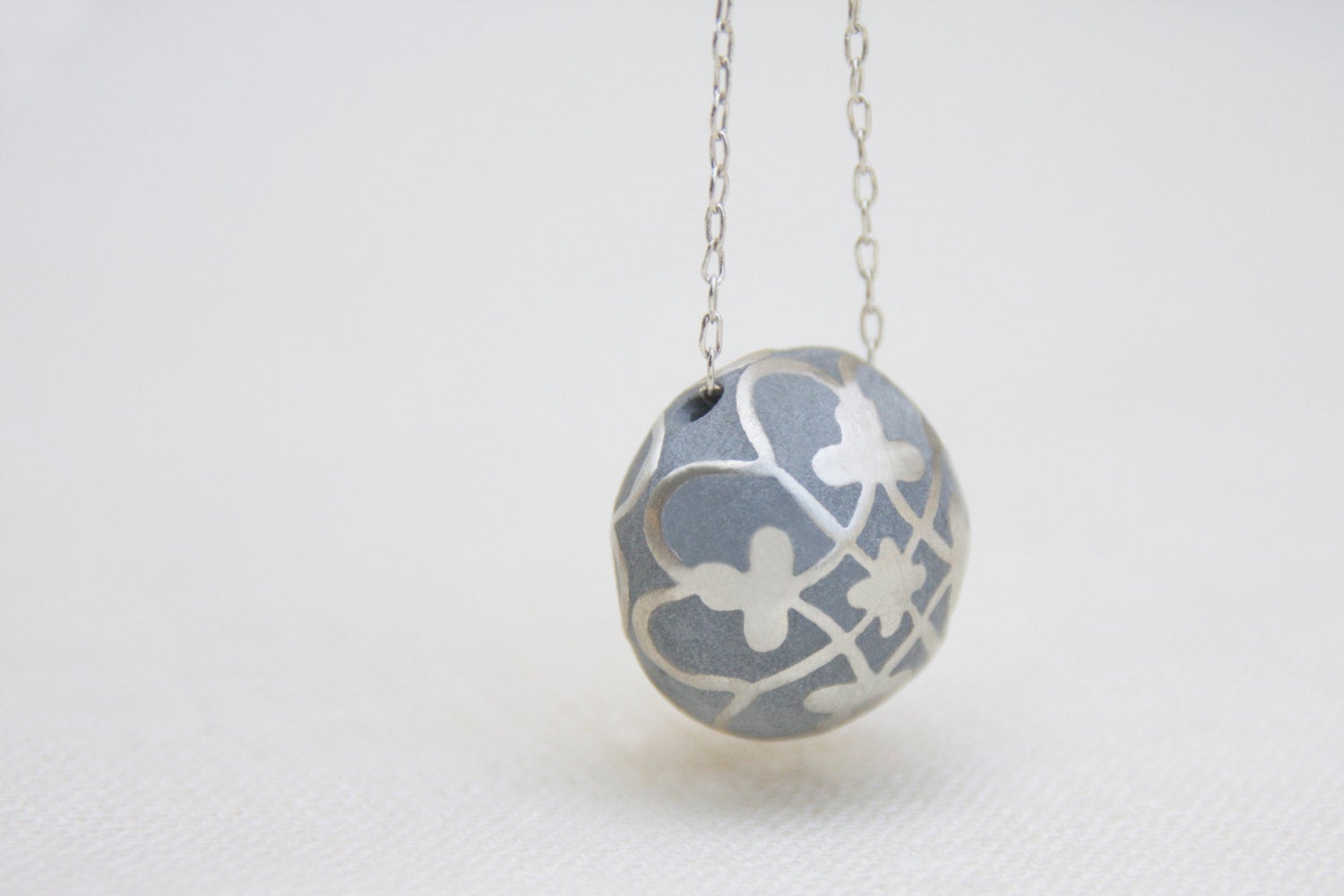 Ethnic silver & Concrete Ball Necklace - hs
