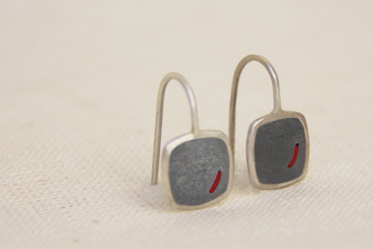 Concrete & silver dangle square earrings with red thread - hs